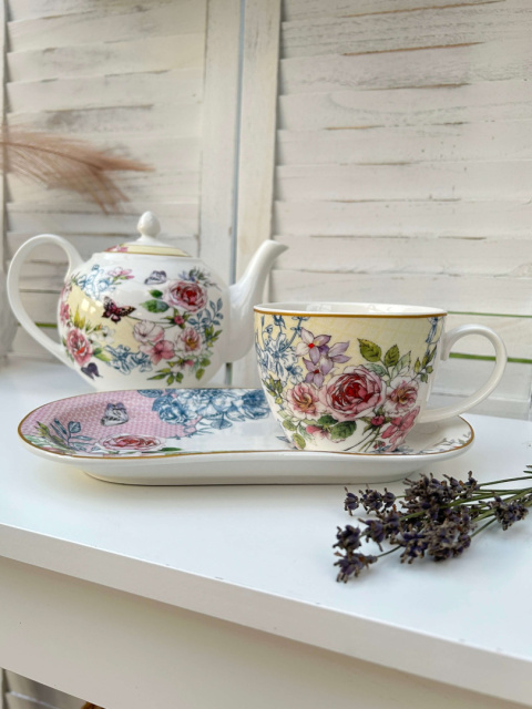 Porcelanowa filiżanka z tacką spodkiem w kwiaty MOTYL różowy - 445ml