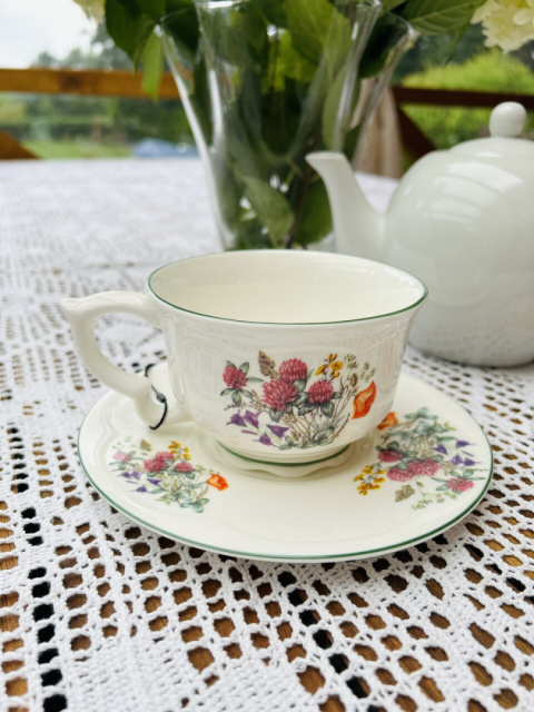 Porcelanowa filiżanka ze spodkiem Babuni KONICZYNA - Bone China - 340ml