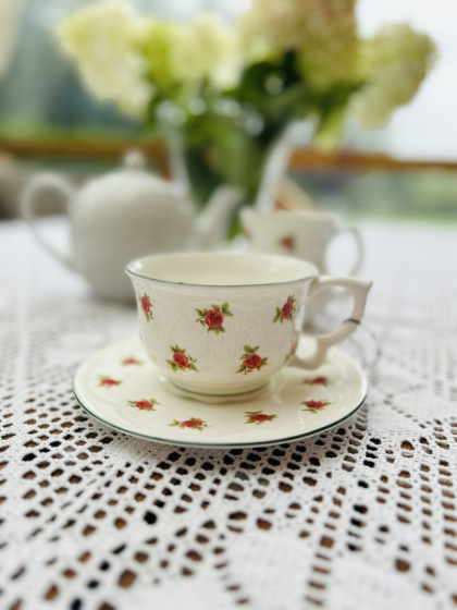 Porcelanowa filiżanka ze spodkiem Babuni RÓŻE - Bone China - 340ml